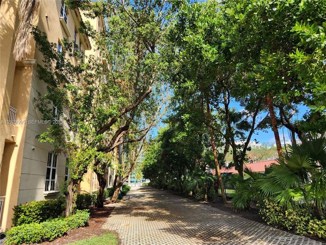 3001 NE 185th St 118, Aventura, FL 33180