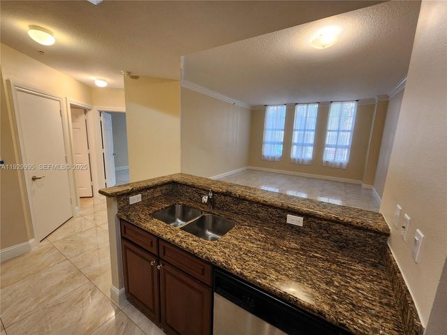 3001 NE 185th St 118, Aventura, FL 33180