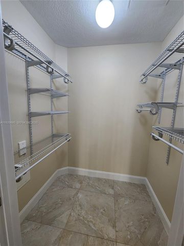 3001 NE 185th St 118, Aventura, FL 33180