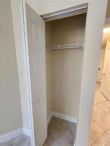 3001 NE 185th St 118, Aventura, FL 33180