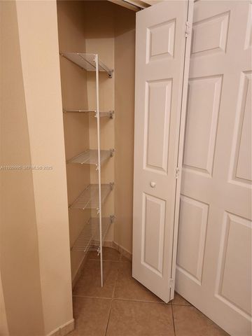 3001 NE 185th St 118, Aventura, FL 33180