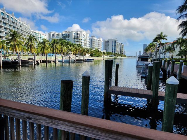 3001 NE 185th St 118, Aventura, FL 33180