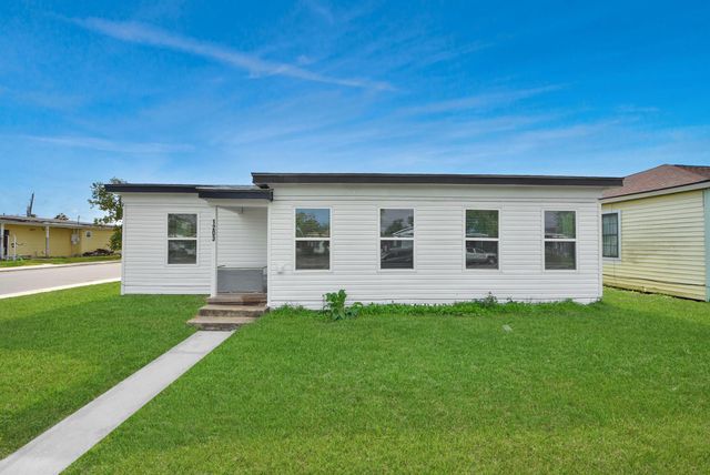 1203 W 6th Street, Freeport, TX 77541