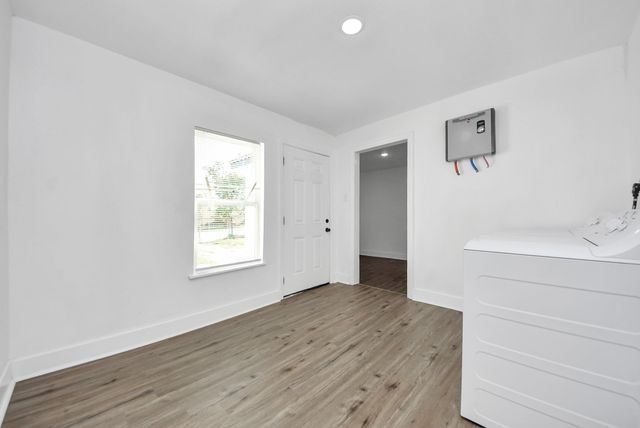 1203 W 6th Street, Freeport, TX 77541