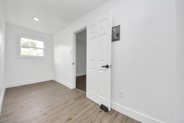 1203 W 6th Street, Freeport, TX 77541