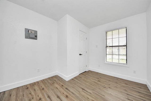 1203 W 6th Street, Freeport, TX 77541