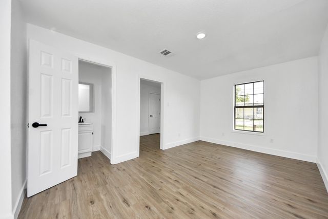 1203 W 6th Street, Freeport, TX 77541