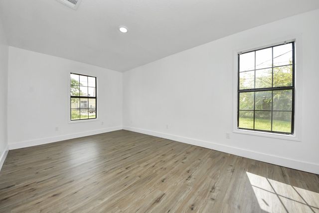 1203 W 6th Street, Freeport, TX 77541