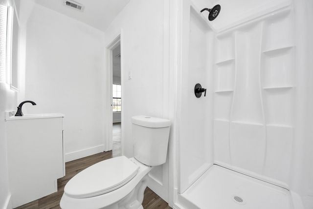 1203 W 6th Street, Freeport, TX 77541