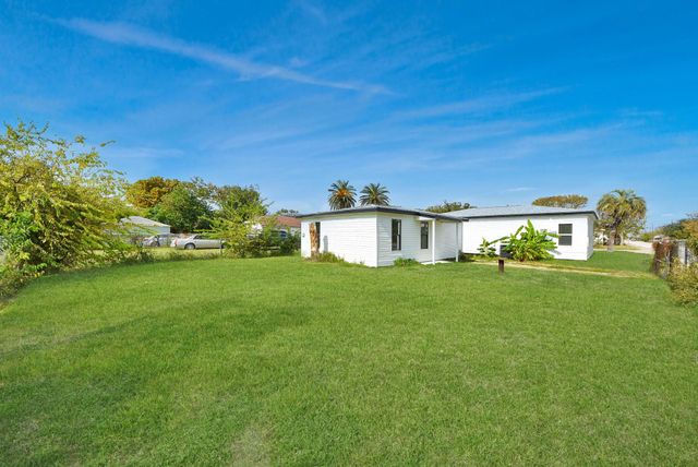 1203 W 6th Street, Freeport, TX 77541