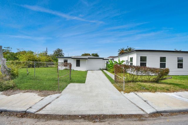 1203 W 6th Street, Freeport, TX 77541