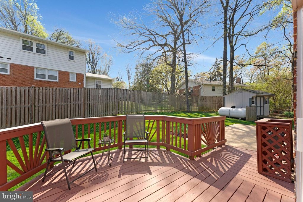 Image 10 of property listing at 1709 PEBBLE BEACH DR, Vienna, VA 22182