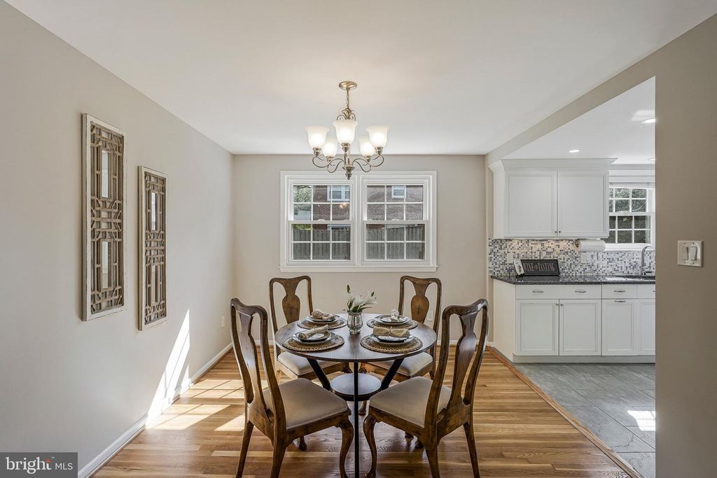 Image 11 of property listing at 1709 PEBBLE BEACH DR, Vienna, VA 22182