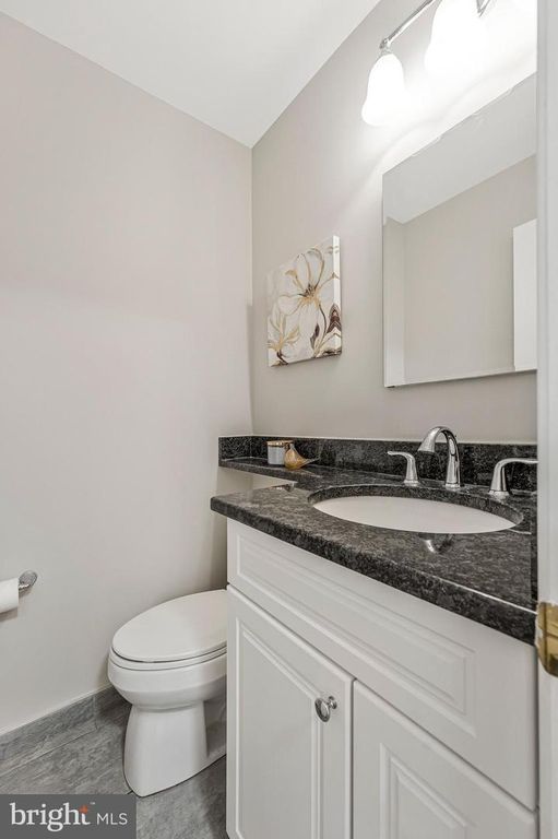 Image 13 of property listing at 1709 PEBBLE BEACH DR, Vienna, VA 22182