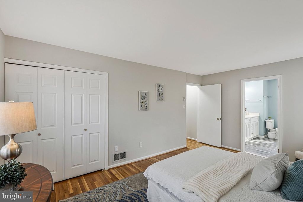 Image 17 of property listing at 1709 PEBBLE BEACH DR, Vienna, VA 22182