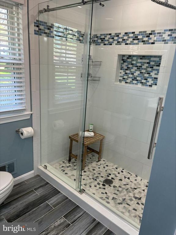 Image 18 of property listing at 1709 PEBBLE BEACH DR, Vienna, VA 22182