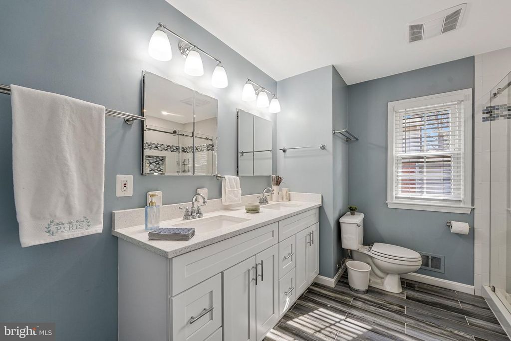 Image 19 of property listing at 1709 PEBBLE BEACH DR, Vienna, VA 22182