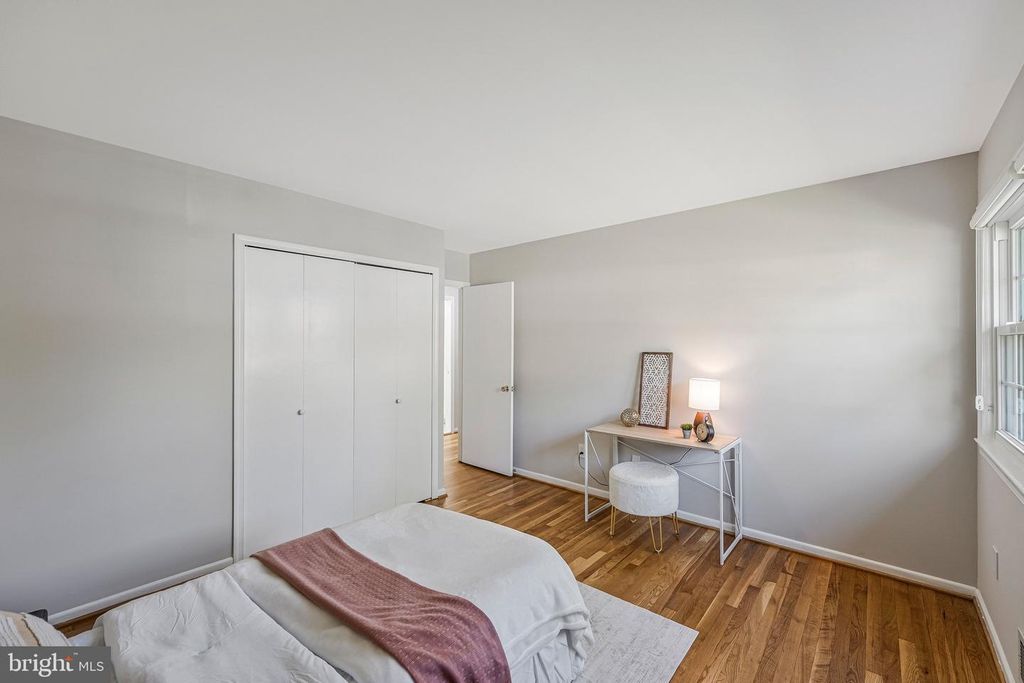 Image 21 of property listing at 1709 PEBBLE BEACH DR, Vienna, VA 22182