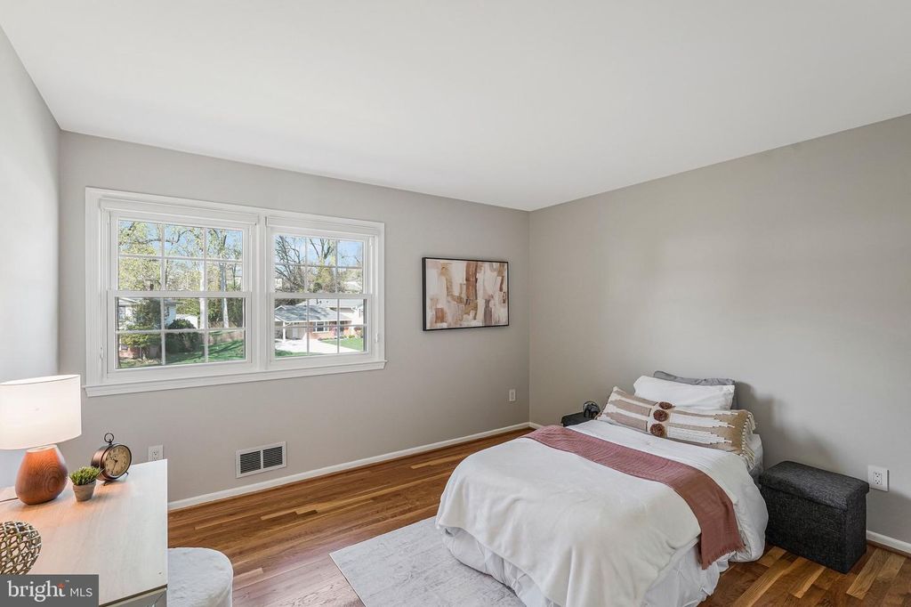 Image 22 of property listing at 1709 PEBBLE BEACH DR, Vienna, VA 22182