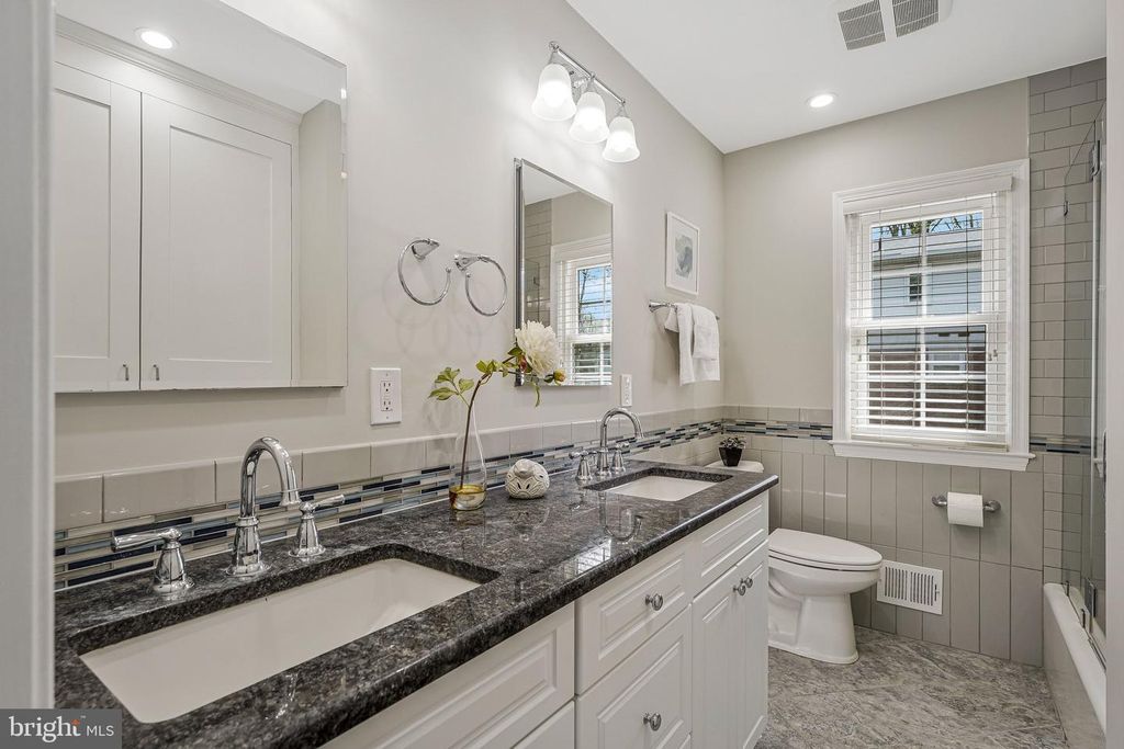 Image 26 of property listing at 1709 PEBBLE BEACH DR, Vienna, VA 22182