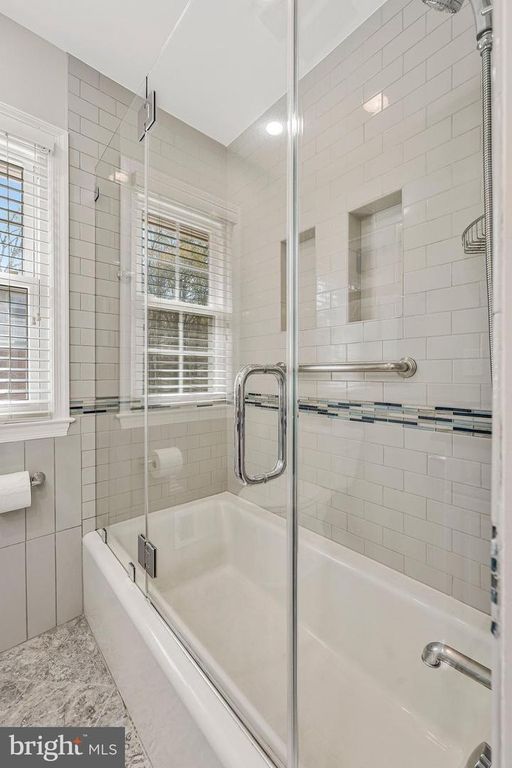 Image 27 of property listing at 1709 PEBBLE BEACH DR, Vienna, VA 22182