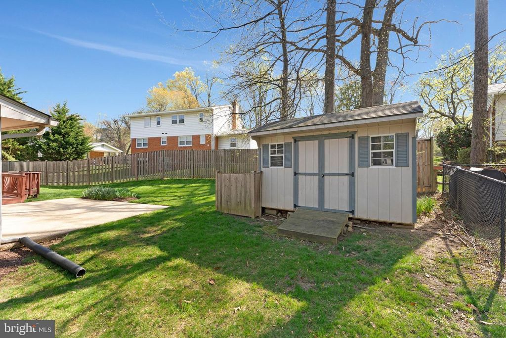 Image 32 of property listing at 1709 PEBBLE BEACH DR, Vienna, VA 22182