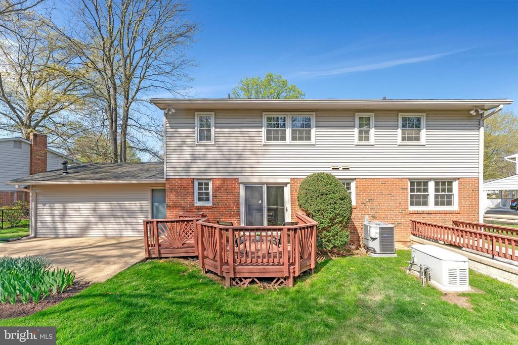 Image 33 of property listing at 1709 PEBBLE BEACH DR, Vienna, VA 22182