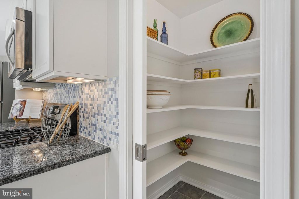 Image 7 of property listing at 1709 PEBBLE BEACH DR, Vienna, VA 22182