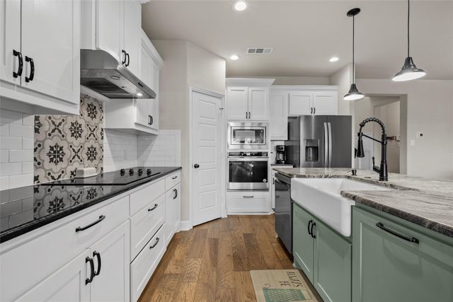 903 Dublin Court, Mcgregor, TX 76657