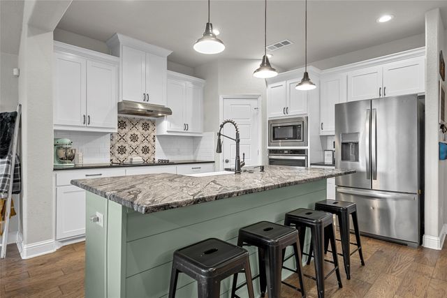 903 Dublin Court, Mcgregor, TX 76657