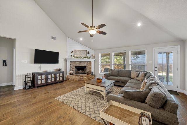 903 Dublin Court, Mcgregor, TX 76657