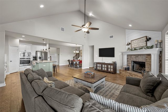 903 Dublin Court, Mcgregor, TX 76657