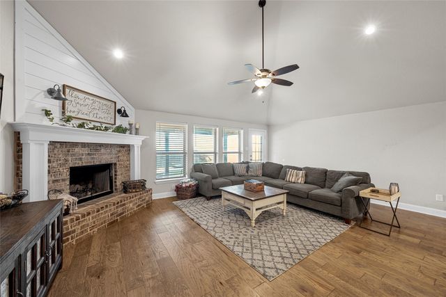 903 Dublin Court, Mcgregor, TX 76657