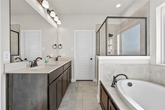 903 Dublin Court, Mcgregor, TX 76657