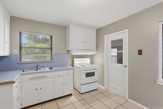 530 E BONNER AVE, San Antonio, TX 78214