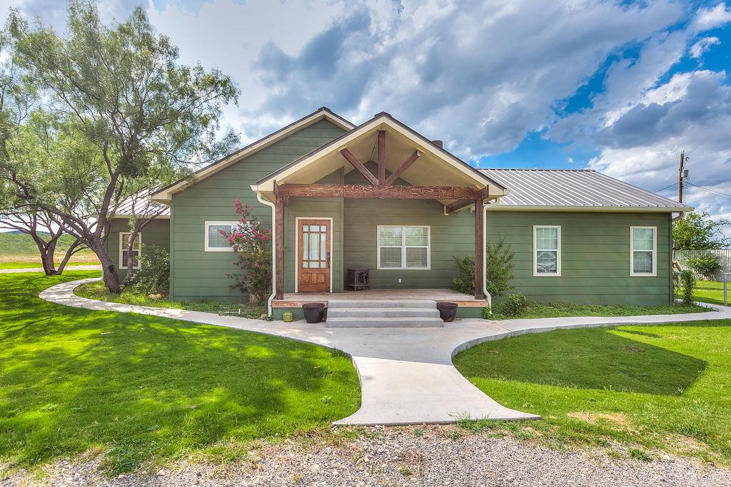 Image 1 of property listing at 15555 Deer Valley Loop, Carlsbad, TX 76934