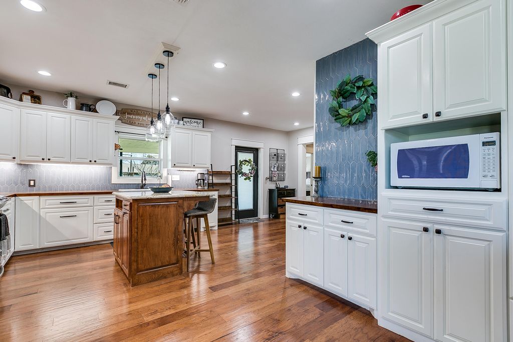 Image 10 of property listing at 15555 Deer Valley Loop, Carlsbad, TX 76934