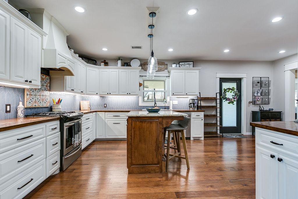Image 12 of property listing at 15555 Deer Valley Loop, Carlsbad, TX 76934