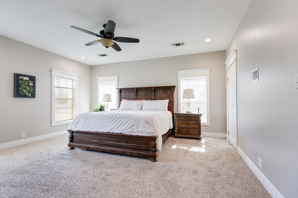 Image 15 of property listing at 15555 Deer Valley Loop, Carlsbad, TX 76934