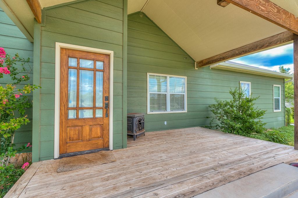 Image 2 of property listing at 15555 Deer Valley Loop, Carlsbad, TX 76934