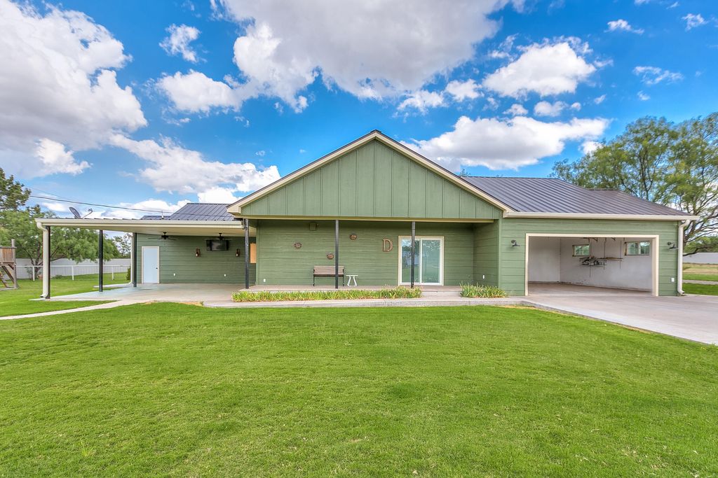 Image 33 of property listing at 15555 Deer Valley Loop, Carlsbad, TX 76934