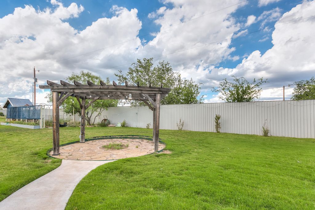 Image 35 of property listing at 15555 Deer Valley Loop, Carlsbad, TX 76934