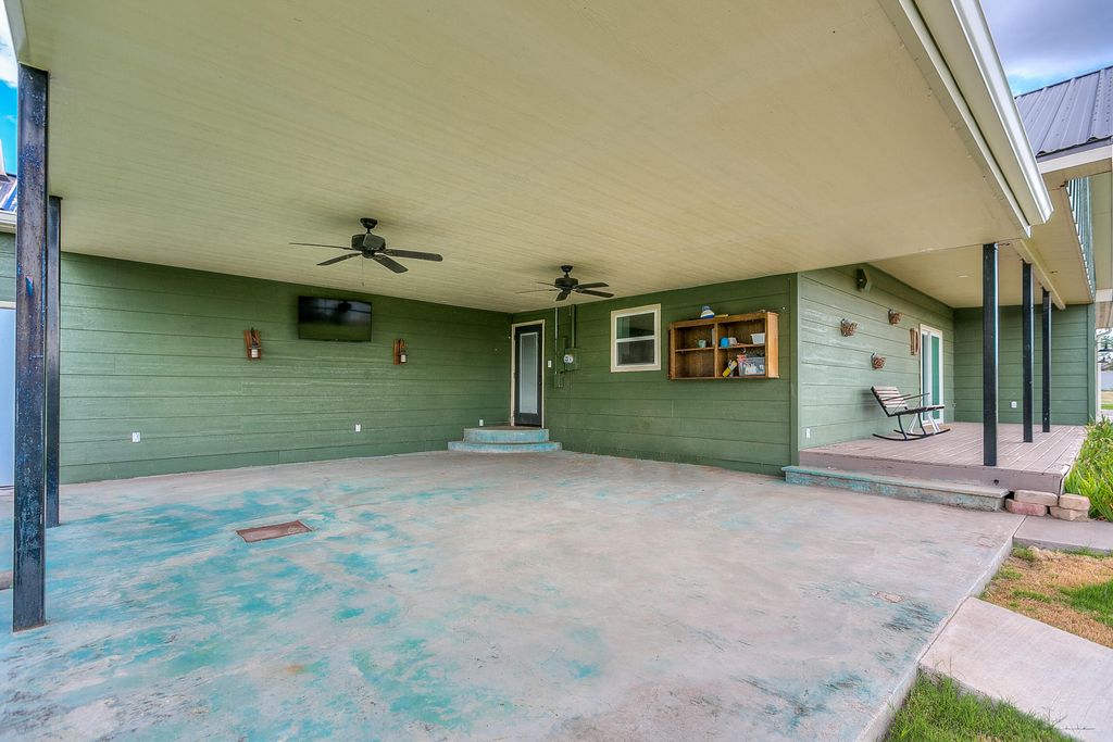 Image 36 of property listing at 15555 Deer Valley Loop, Carlsbad, TX 76934