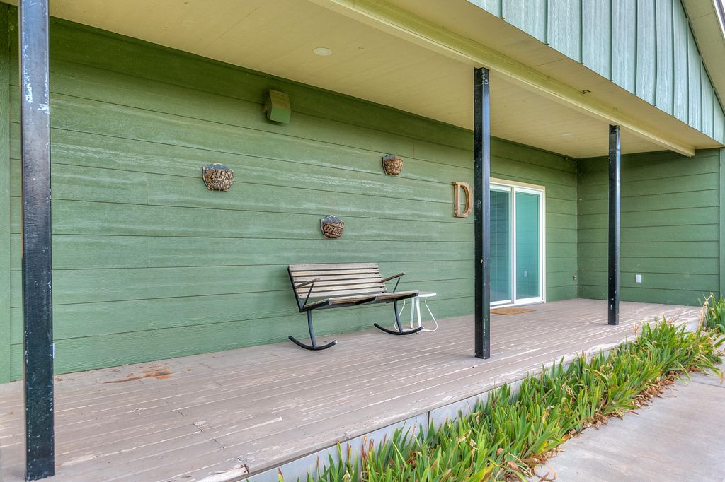 Image 37 of property listing at 15555 Deer Valley Loop, Carlsbad, TX 76934