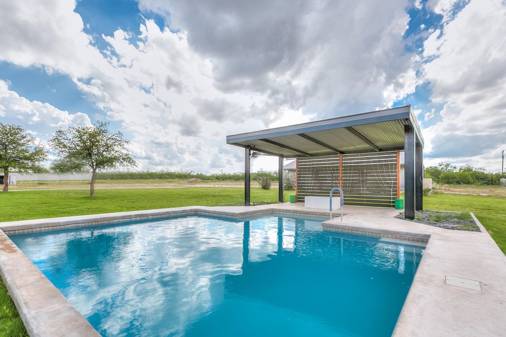 Image 39 of property listing at 15555 Deer Valley Loop, Carlsbad, TX 76934
