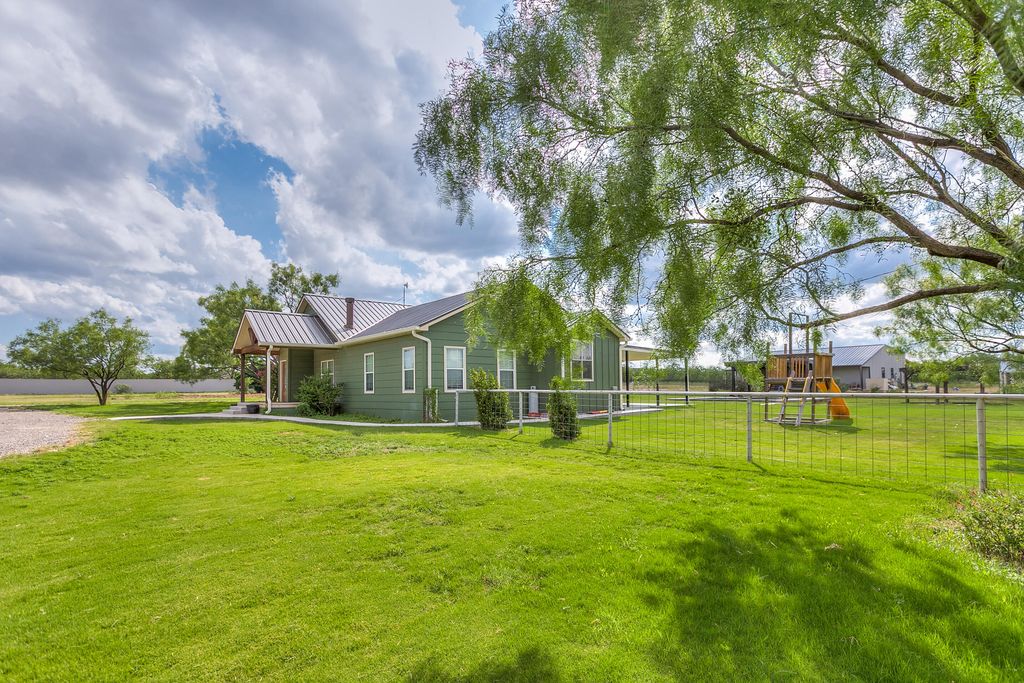Image 4 of property listing at 15555 Deer Valley Loop, Carlsbad, TX 76934