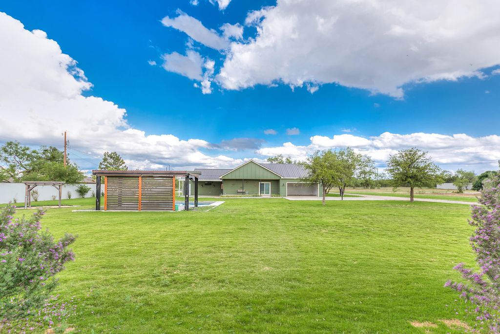 Image 43 of property listing at 15555 Deer Valley Loop, Carlsbad, TX 76934