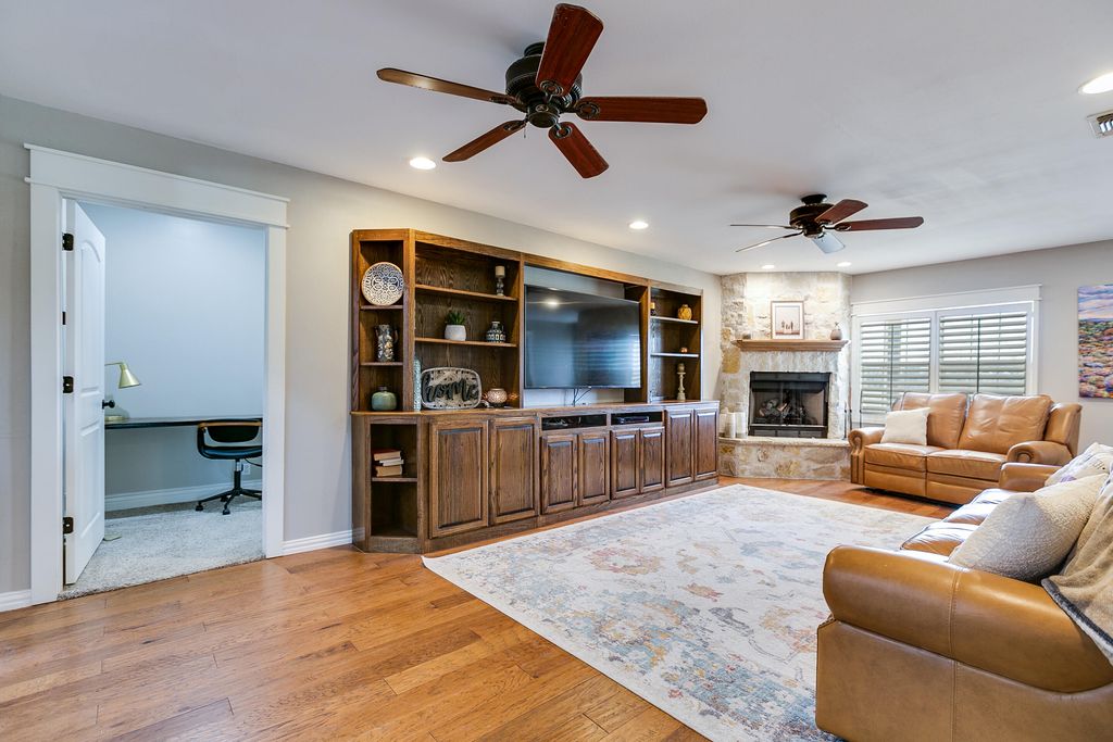 Image 7 of property listing at 15555 Deer Valley Loop, Carlsbad, TX 76934