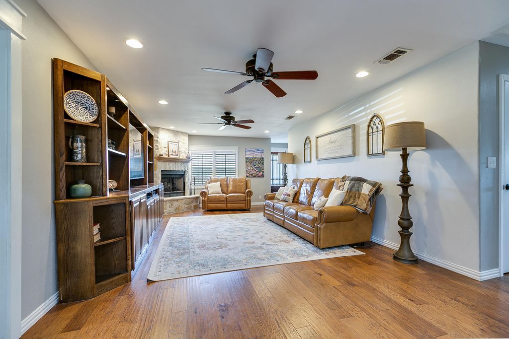 Image 8 of property listing at 15555 Deer Valley Loop, Carlsbad, TX 76934