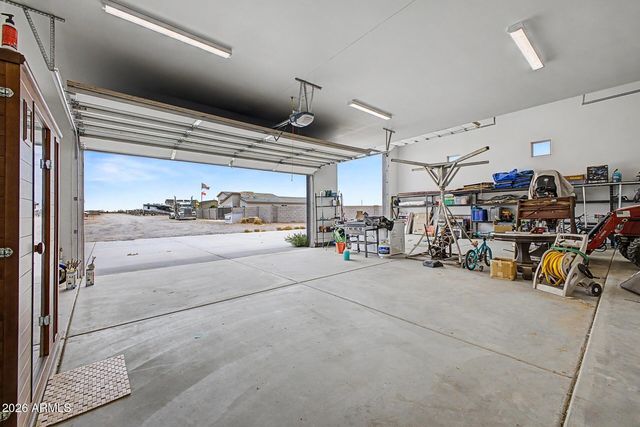 24009 W REDBIRD Road, Wittmann, AZ 85361